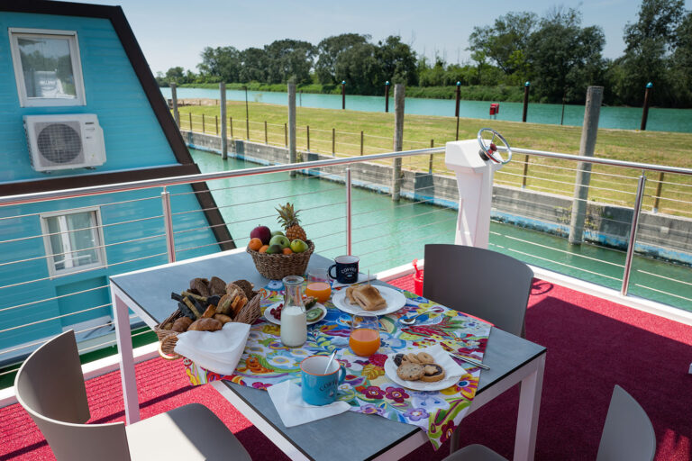 Marina houseboat 3 pax