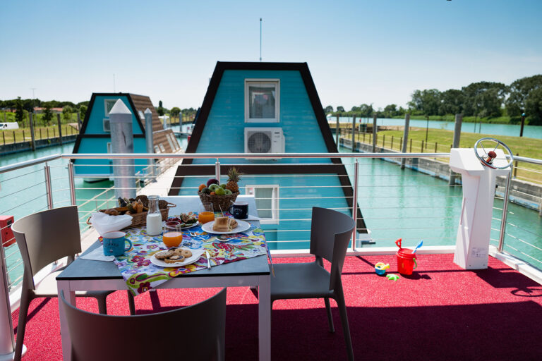 Marina houseboat 3 pax