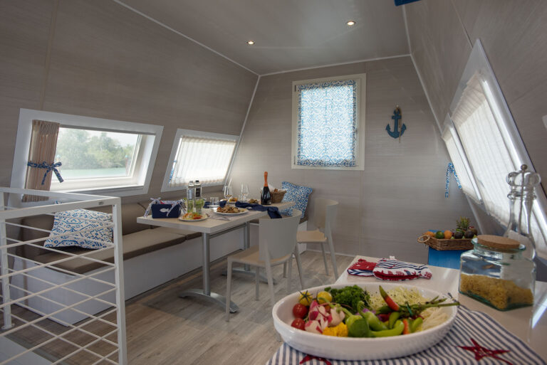 Marina houseboat 3 pax