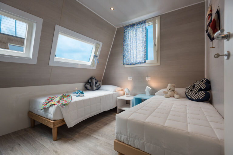 Marina houseboat 3 pax