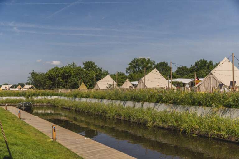 Blije haventent met privé sanitair | 2-4 pers.