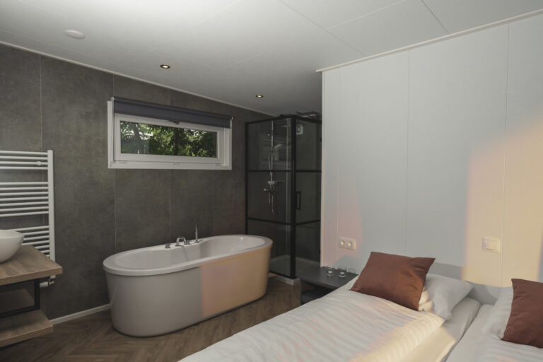 River Lodge 'Wellnesshuus' with whirlpool, sauna, bathtub, and sun shower | 2 people