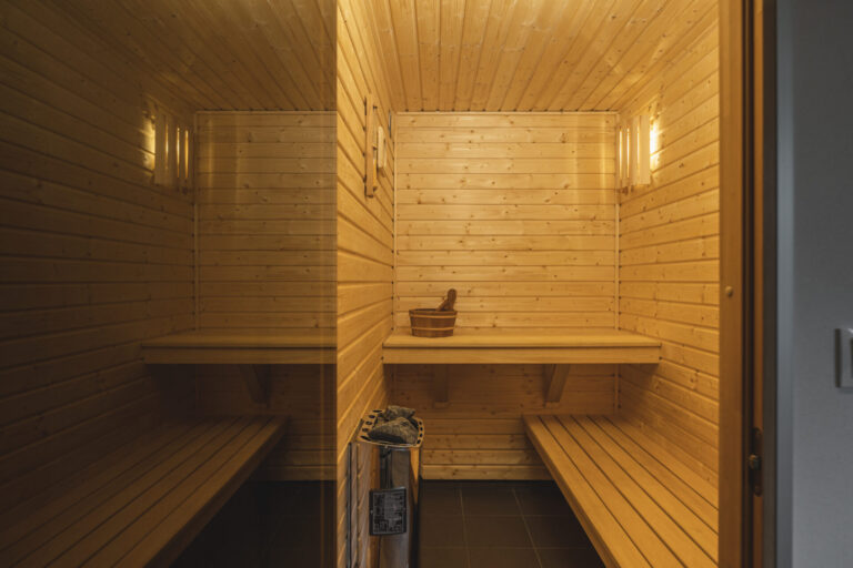 River Lodge 'Wellnesshuus' with whirlpool, sauna, bathtub, and sun shower | 2 people