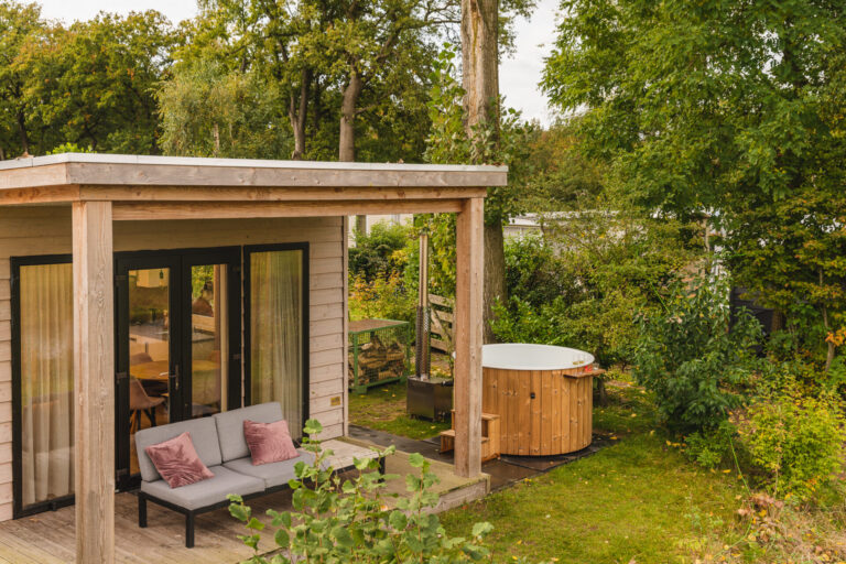 River lodge with hot tub | 4 people