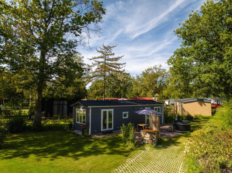 Bungalette 4 persons basic with hottub