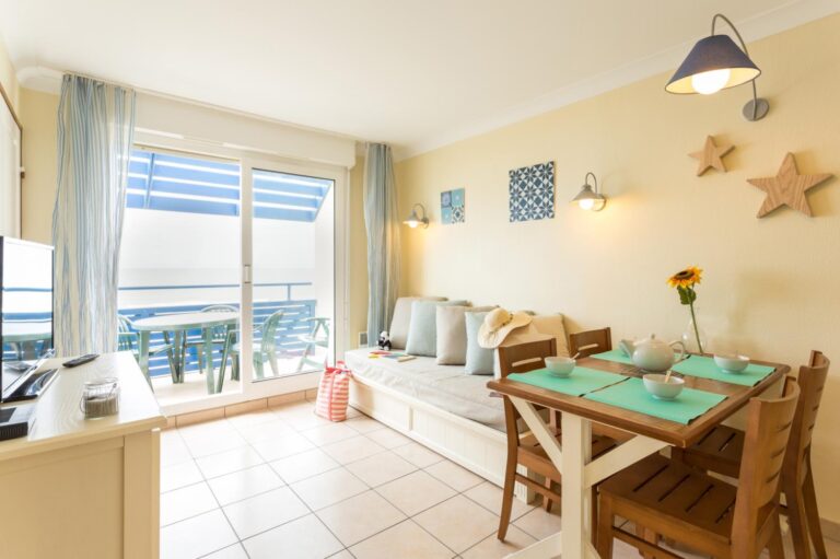 Bleu Marine 2p 4p Sea View
