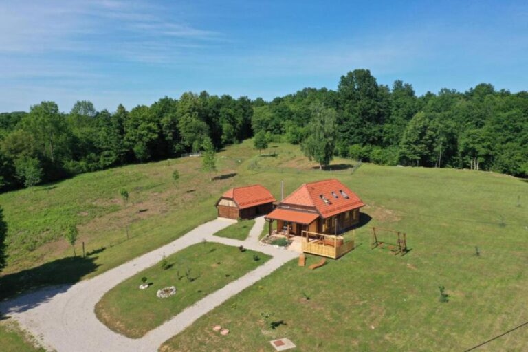 Chalet Markoci With Hot Tub