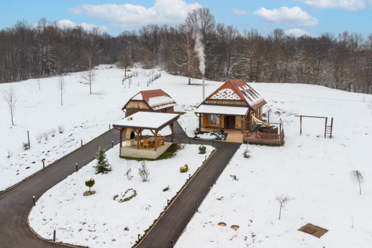 Chalet Markoci With Hot Tub