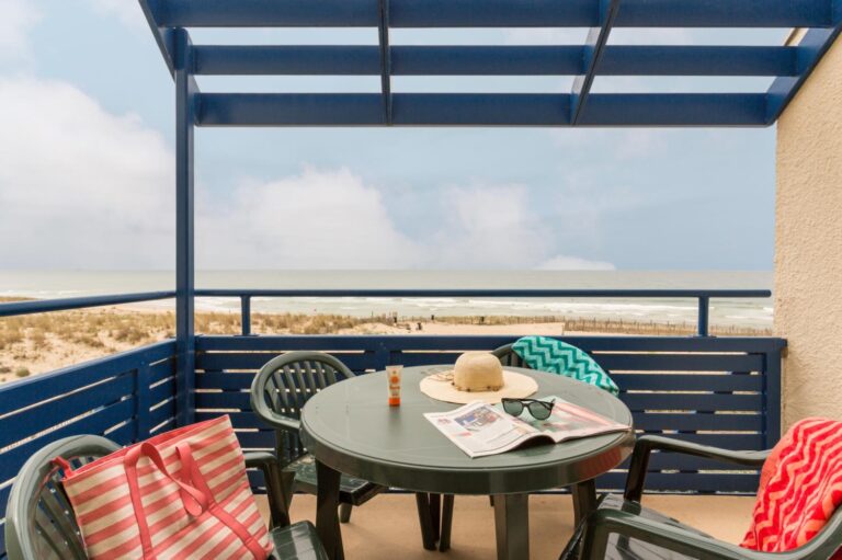 Bleu Marine 2p 4p Sea View