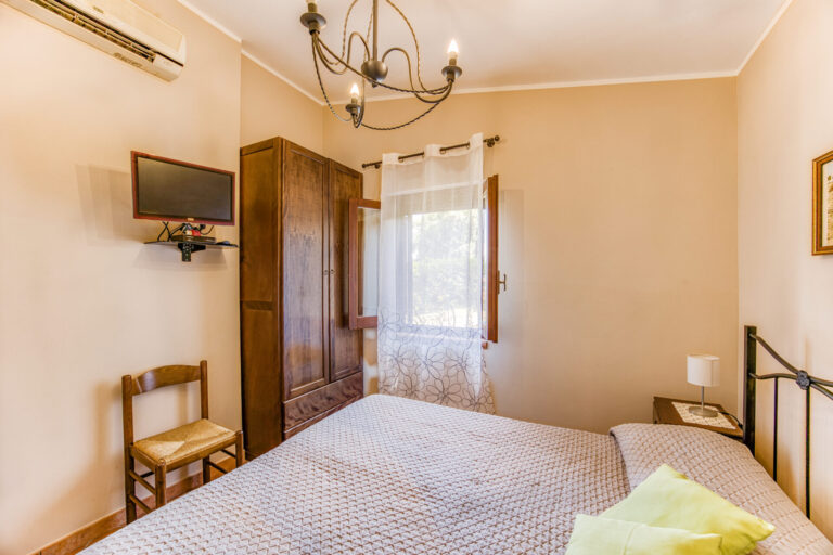 Local Stone Cottage With Shared Pool