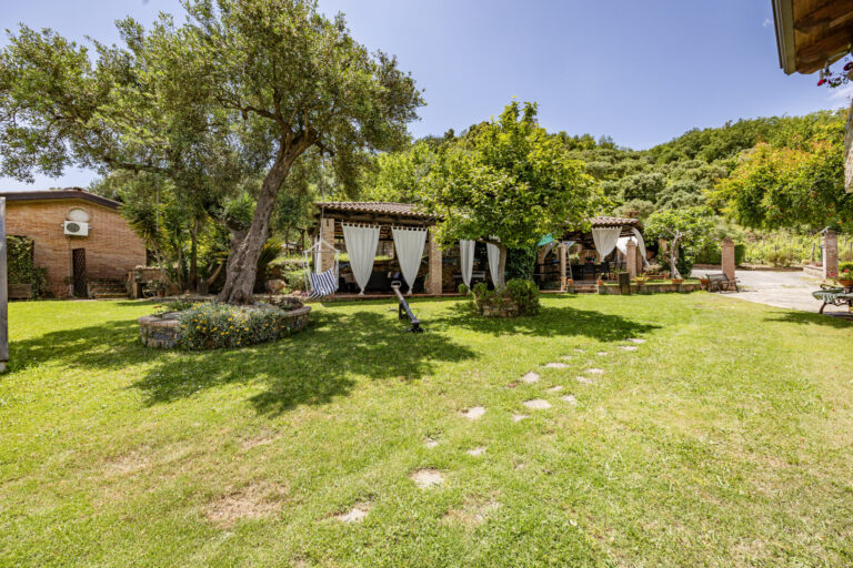 Local Stone Cottage With Shared Pool