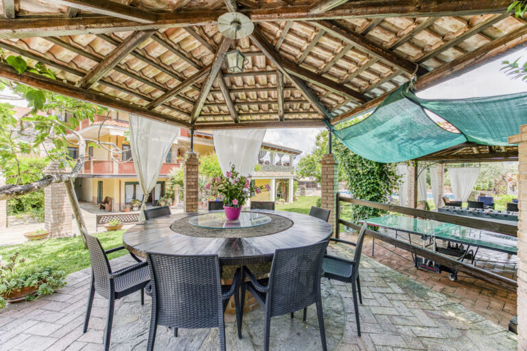 Local Stone Cottage With Shared Pool