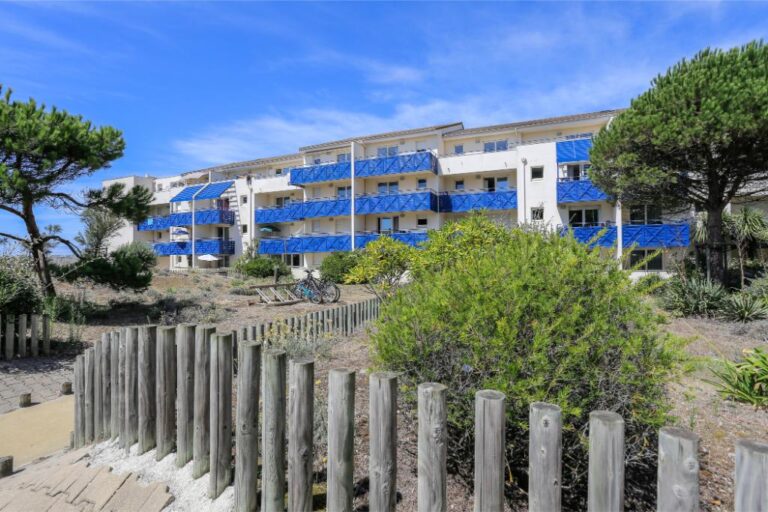 Bleu Marine 2p 4p Sea View