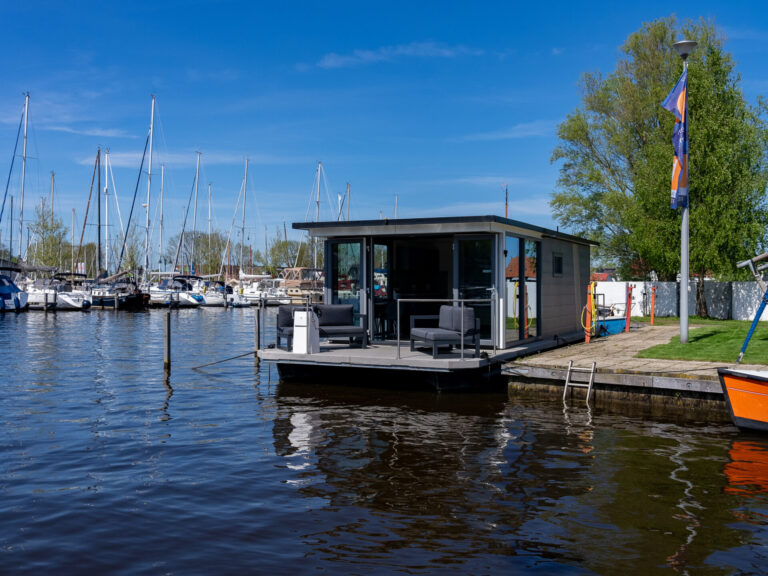 Houseboat Heeg 4 persons