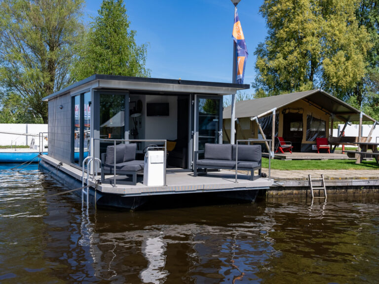 Houseboat Heeg 4 persons