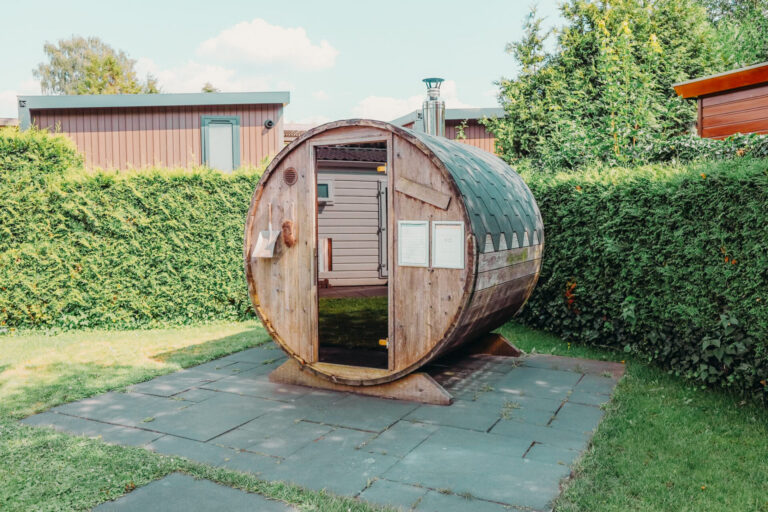 Veluwe lodge for four people with private sauna