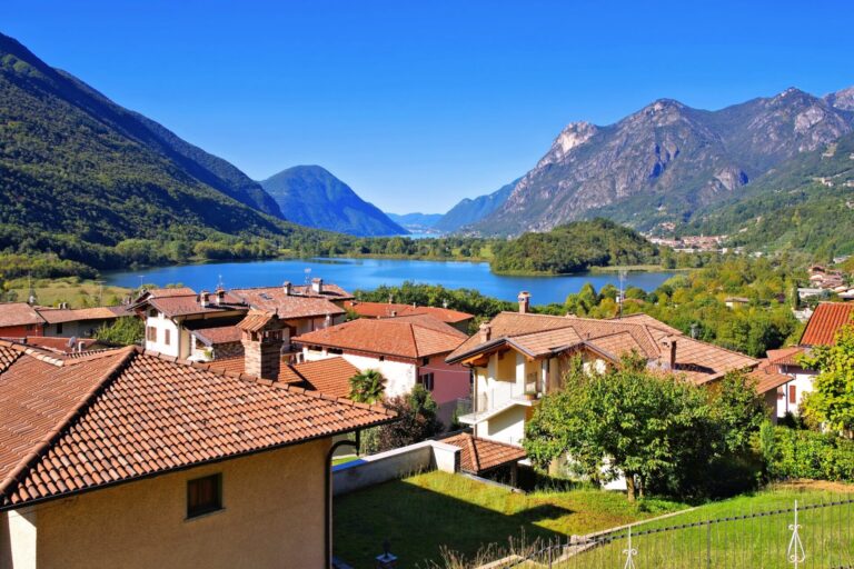 Baita Immersa Nel Verde
