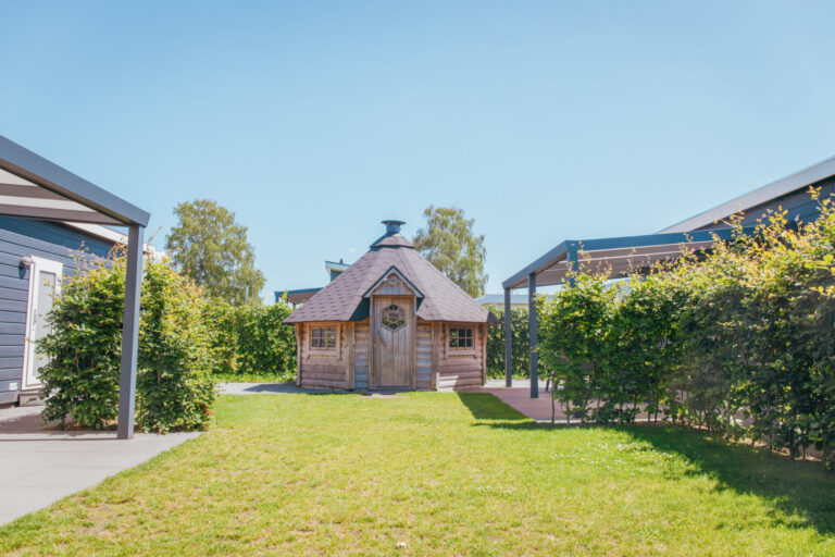 6 + 6 person Veluwelodge XL with grill house