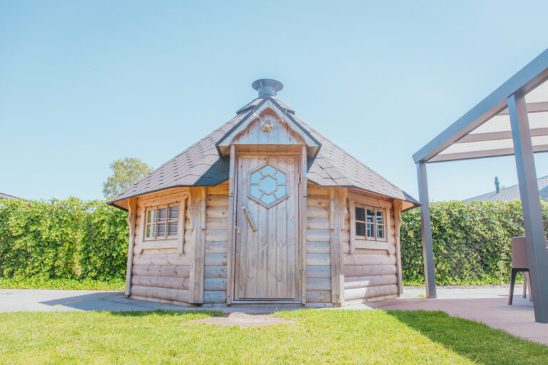 6 + 6 person Veluwelodge XL with grill house