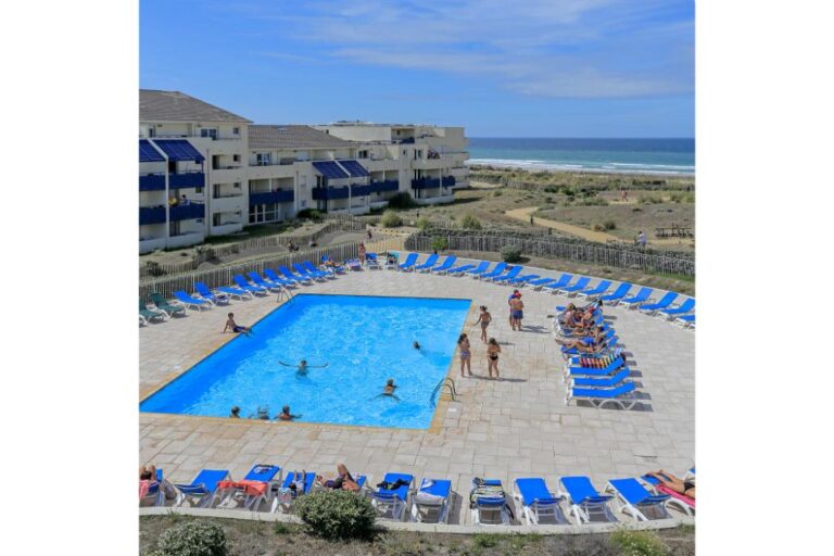 Bleu Marine 2p 4p Sea View