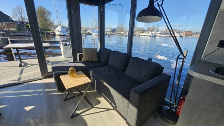 Houseboat Heeg 4 persons