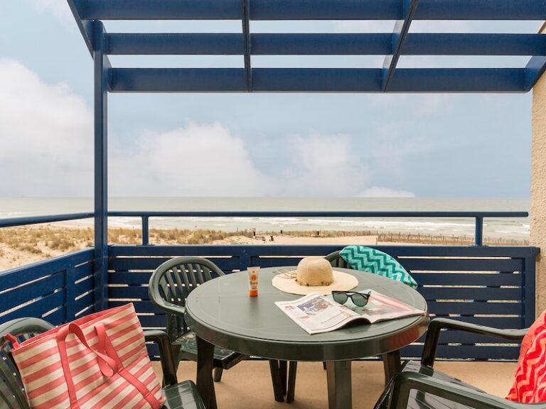 Bleu Marine 2p 4p Sea View