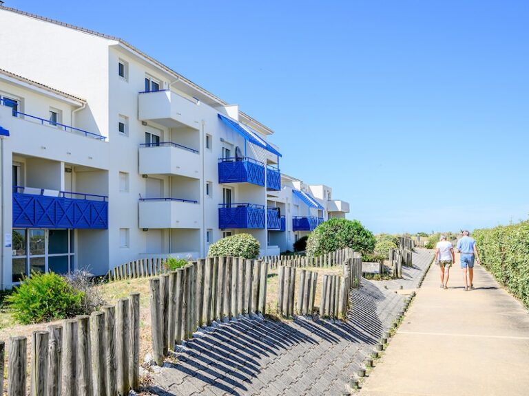 Bleu Marine 2p 4p Sea View