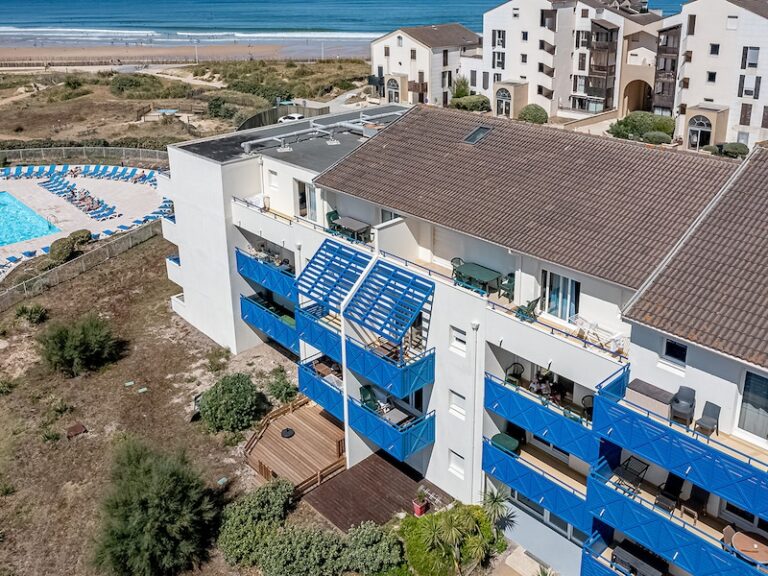 Bleu Marine 2p 4p Sea View