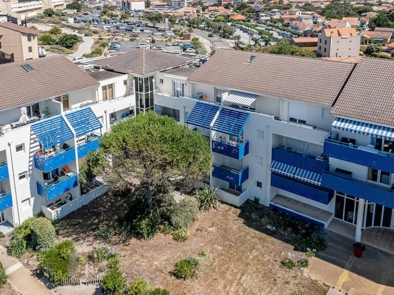 Bleu Marine 2p 4p Sea View