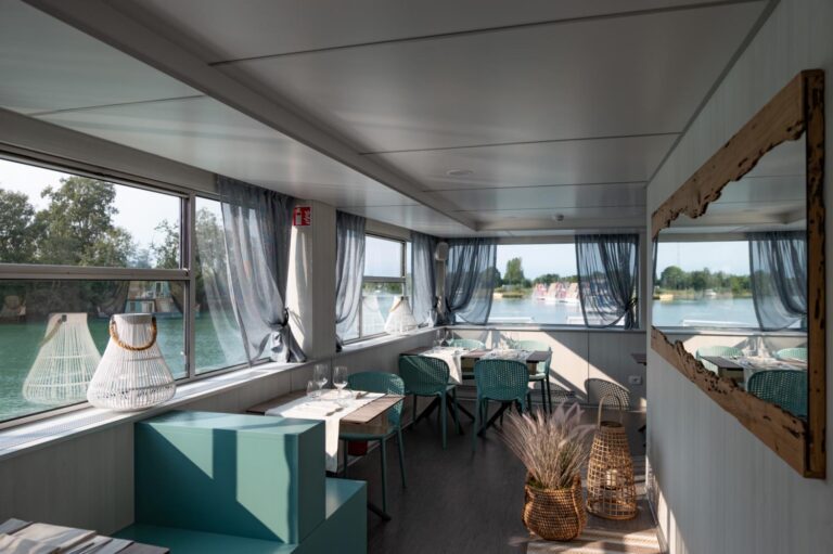 Marina houseboat 2 pax