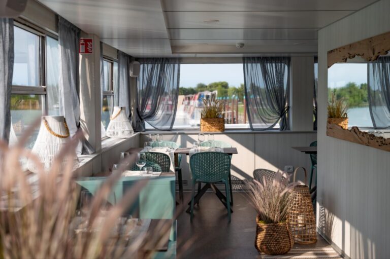 Marina houseboat 2 pax