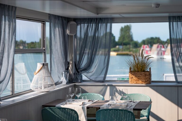 Marina houseboat 2 pax