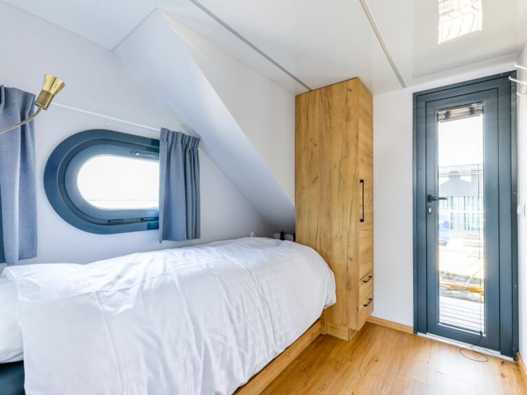 Tiny Houseboat De Woudaap - I