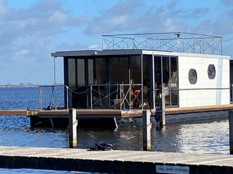 Tiny Houseboat De Woudaap - I