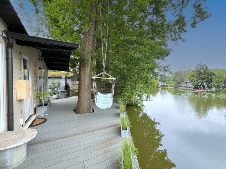 Charlies Chalet
