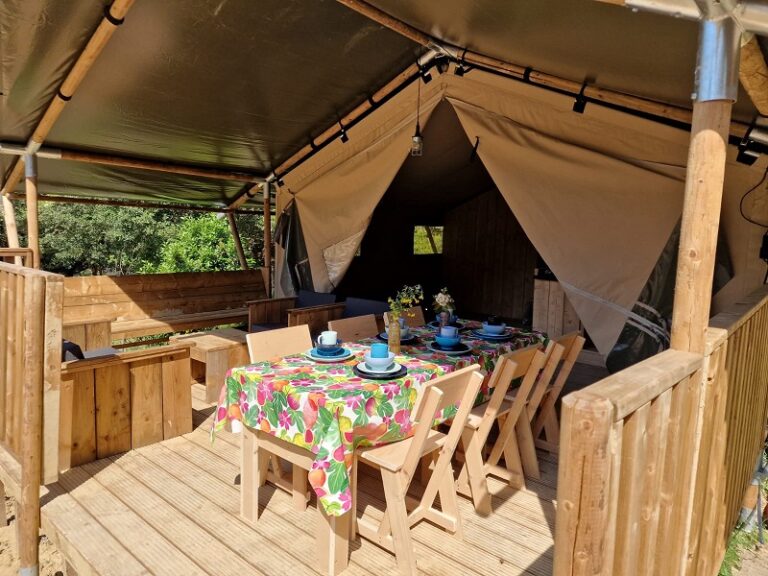 Table à manger - tente safari